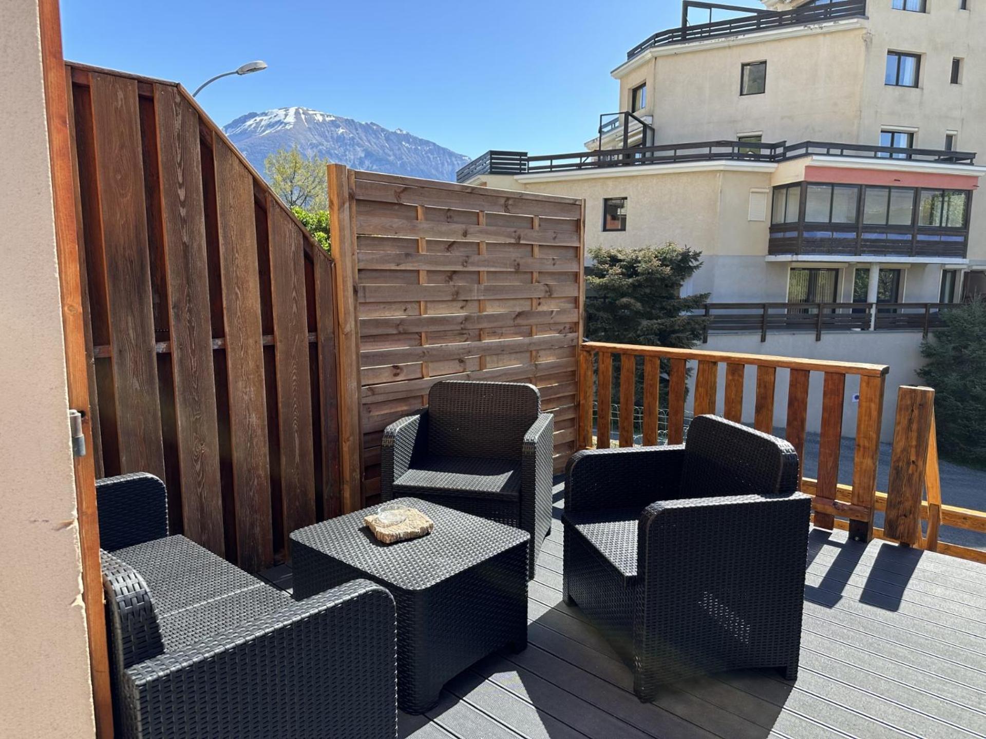 T3 Au Plan D'Eau D'Embrun Avec Garage Et Terrasse Apartamento Exterior foto
