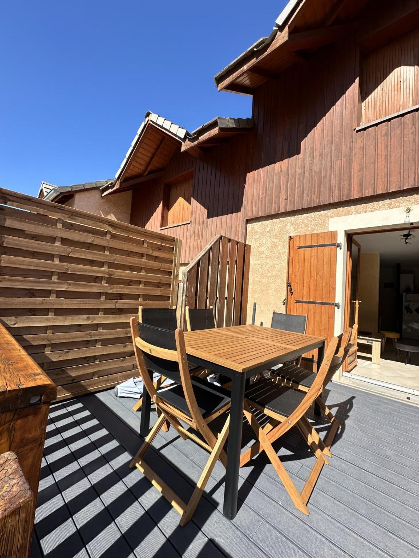 T3 Au Plan D'Eau D'Embrun Avec Garage Et Terrasse Apartamento Exterior foto